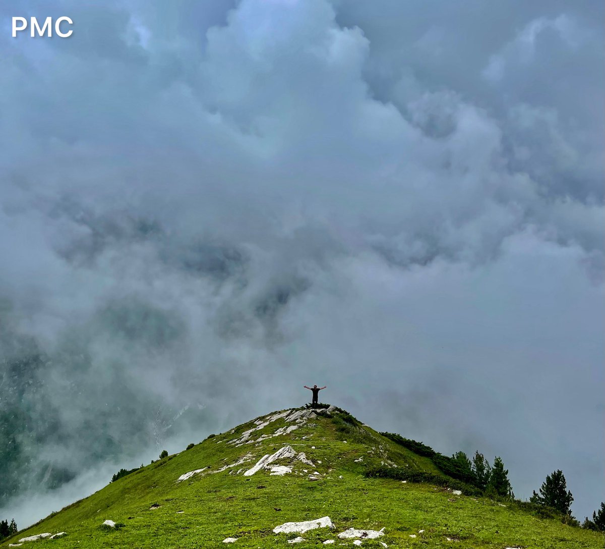 attashah787's tweet photo. Dhair top, Manoor Valley.
#pakistan #tourism #travel #tour #trip #Northenareas #KPK #Mansehra #Kaghan #Mahandri #Manoorvalley #beharibangla #dhairtop #kuchgalipass #ansoolake #saifulmalooklake #kaghanvalley #jeeptrek #trekking #guide #trek #greenforest #valley #mountains https://t.co/mb4bVJo4iY