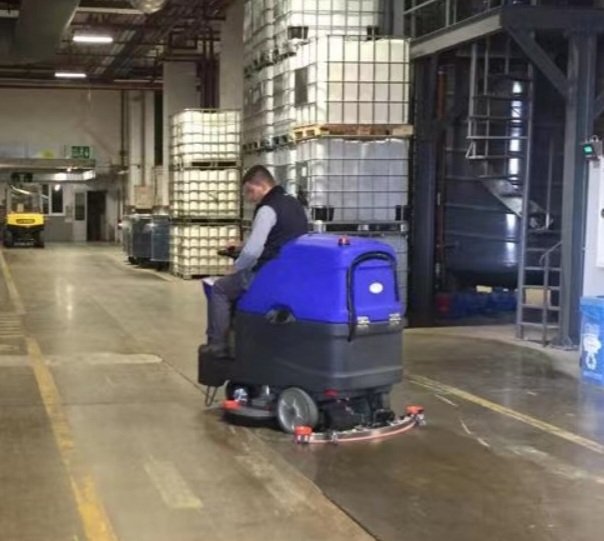 Magnum_sweeper's tweet photo. Máy chà sàn ngồi lái Magnum A-11R cho nhà xưởng lớn.
Tổng đài hỗ trợ 1800 6542 https://t.co/W9RMe4lpoQ