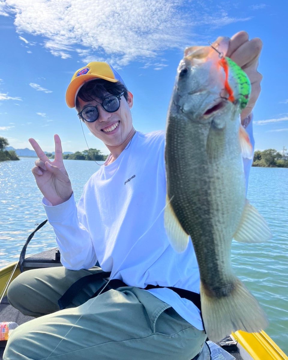 masa0420eto's tweet photo. 久々の緑川釣行を服部さんと🎣

初っ端から50upを釣り、その後も40up連��の服部さん✨
自分も いつも通りモコリーとティンバータイガーでキャッチ🐯

毎回勉強と刺激頂けてますᵕ̈*
来年のJB九州に向けて少しでも鍛錬しよ
#ゲーリーヤマモト https://t.co/XhaNj0X3Ak