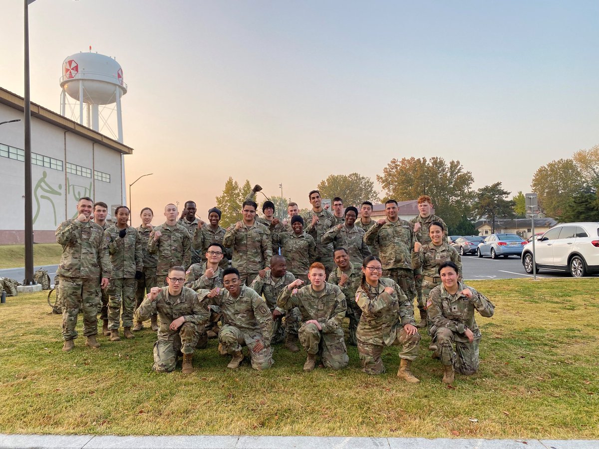 501stMIBDE's tweet image. 501st Military Intelligence Brigade Adjutant General (AG) Soldiers participated in small group discussions to share lessons learned and discussed challenges and solutions in a collaborative forum to increase efficiency throughout the formation. 

#DefendAndServe #StrikeWithFire