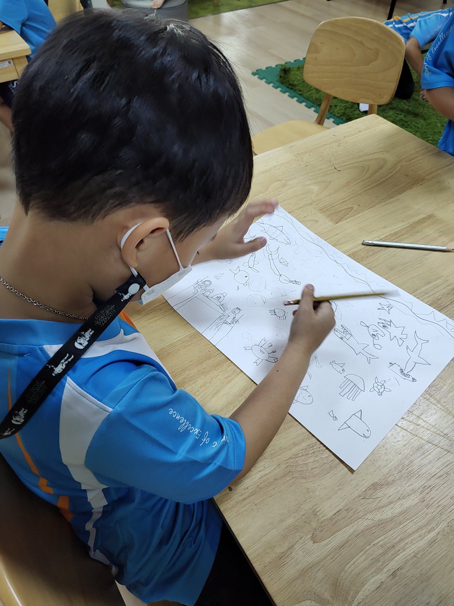emmersbkk's tweet photo. @whitby_shores @RuthTsang @SISBSchools planning the second part of the @travellingtale started by our partner class @burkeeli. Tomorrow we will work on finalizing the script, painting our illustrations, and recording our voices. https://t.co/MTPikLKGFi