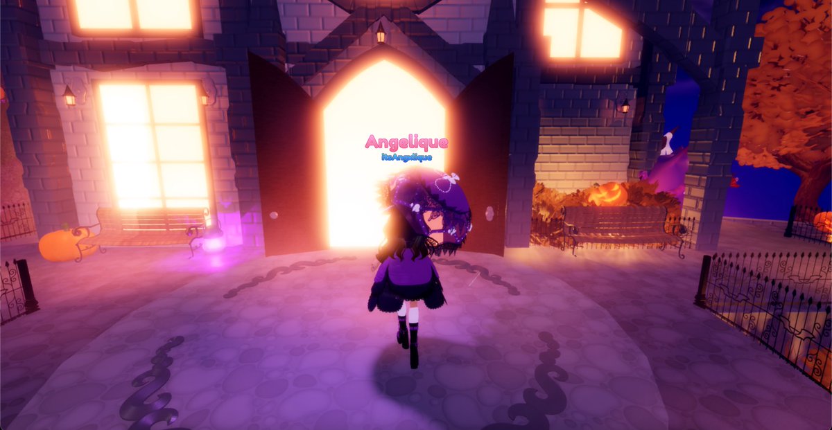 itsAngxlique's tweet photo. You can go in this door now 👀🚪 
#ROYALTYKINGDOM2 https://t.co/623K5Oo6nT