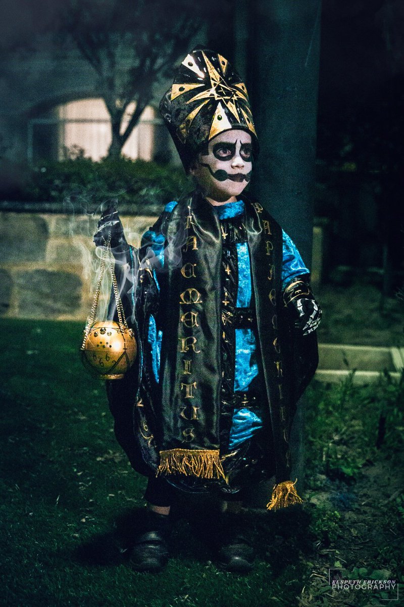 PixelatedPirate's tweet photo. Papa Rory cursing the neighborhood on Halloween. 

Photos and costume by me.
Child provided by @TroyNababan

 #GhostUnHallowsEve #Halloween @thebandGHOST https://t.co/FeIdYrTEbO
