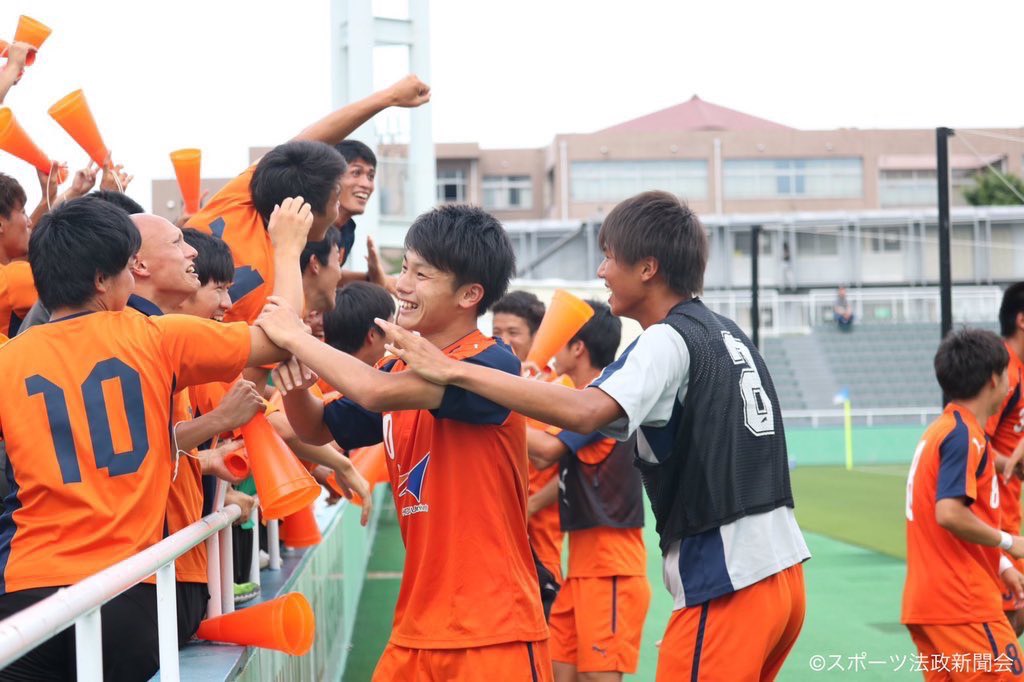 spoho11's tweet photo. 【サッカー】本日、FIFAワールドカップカタール2022を戦う日本代表が発表され、法大サッカー部OB #上田綺世 選手（セルクル・ブルージュ）がメンバーに選出されました！日の丸を背負い戦う上田選手の活躍に注目です🎌
#法政 #法政大学 #hosei #大学サッカー #日本代表 #daihyo #スポーツ法政 #スポホウ https://t.co/wVmbHP3UmA