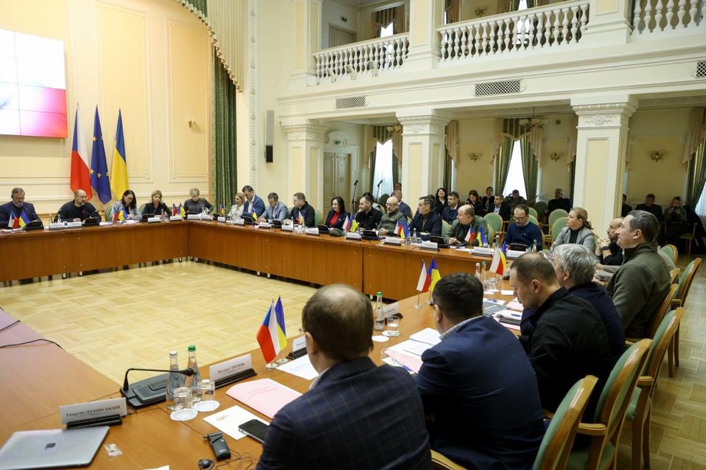 Few hours after a new round of russian missiles attacks, 🇺🇦🇨🇿 Governments held a joint meeting in Kyiv. Grateful to 🇨🇿 friends for standing with us against this brutal war of destruction, & for solid support on our way to 🇪🇺 & NATO. Joint statement here: cutt.ly/uNTvS44