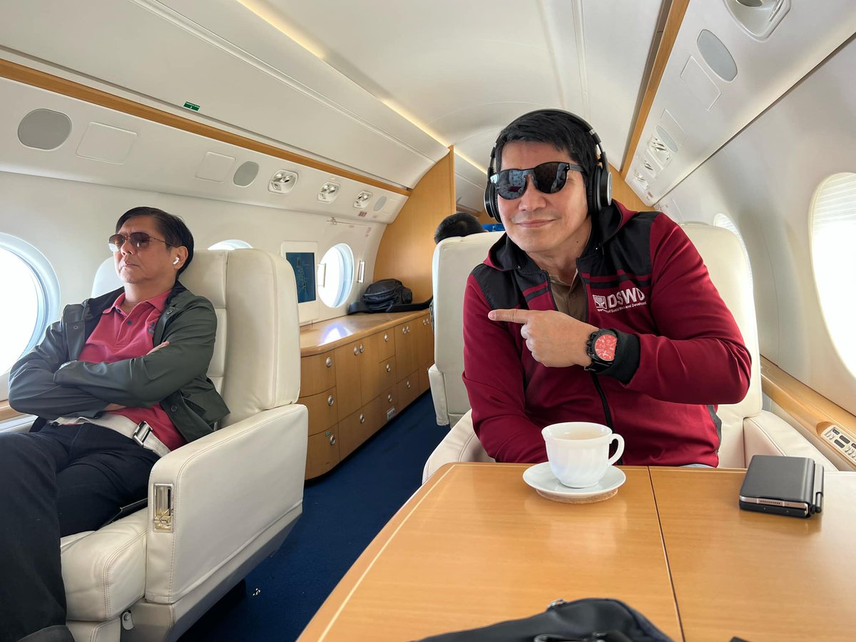 smninews's tweet photo. FLYING TO MAGUINDANAO WITH PBBM

DSWD Sec. Erwin Tulfo shares trip with the Pres. Bongbong Marcos in a recent post.  

“Your government is always here to help you”, according to the President.

📸Erwin Tulfo/FB Page https://t.co/0njhClhSig