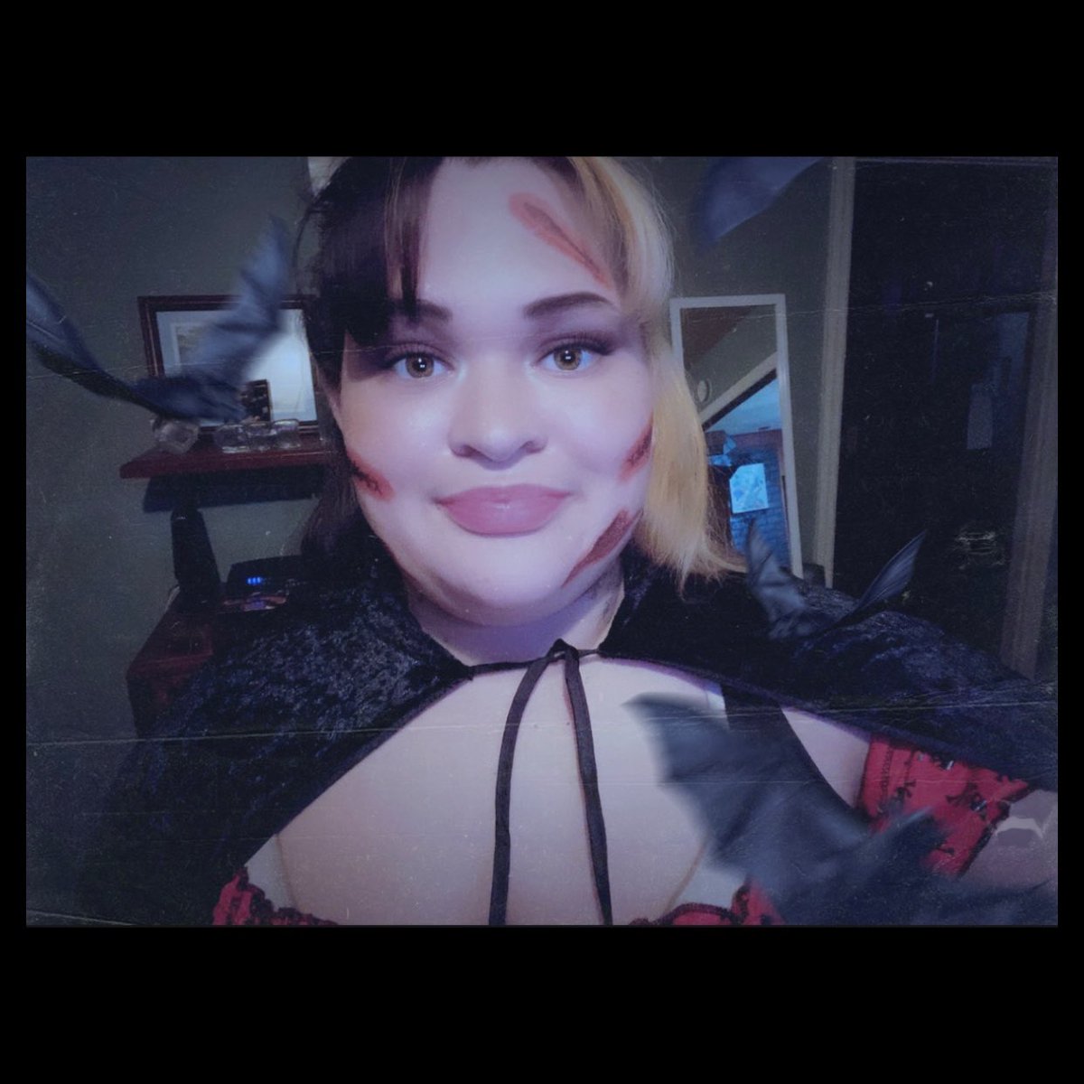 ChavisDanna's tweet photo. Happy Halloween 🎃🧡👻💜 https://t.co/9OcTcTl3EW