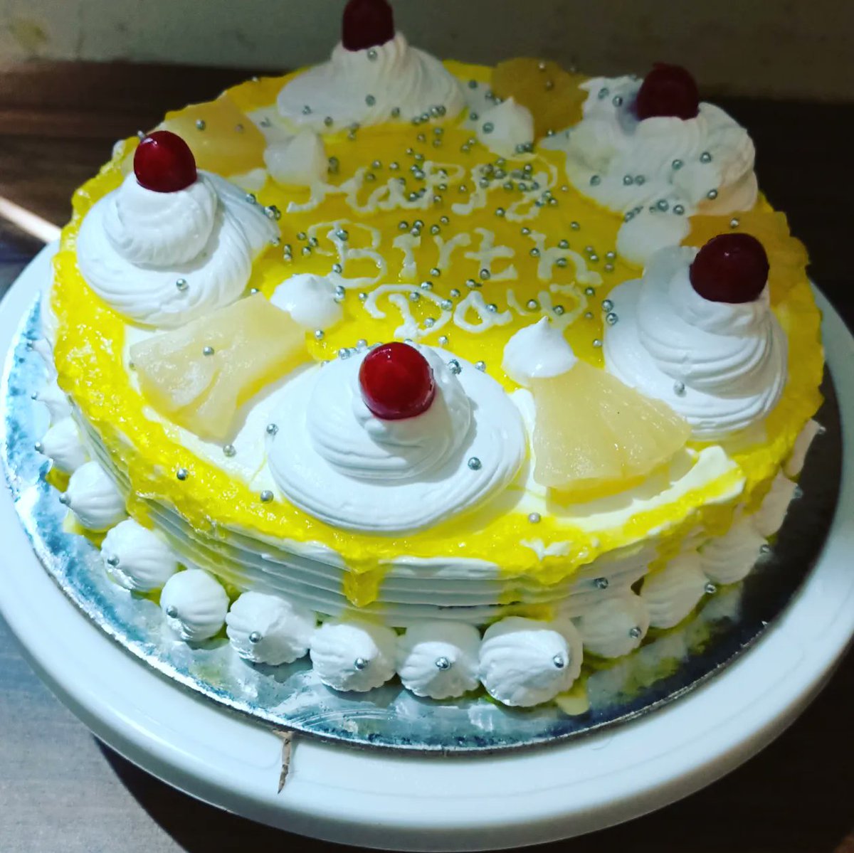 aftab_fatma's tweet photo. Pineapple cake at home | घर पर  बनाया गया अनानास केक 😍 #COOKMASTER

#pineapplecake🍍 #birthdaycakes #cakelovers #madebyme #cakeoftheday #eggless #cake https://t.co/YnfuGydrIE
