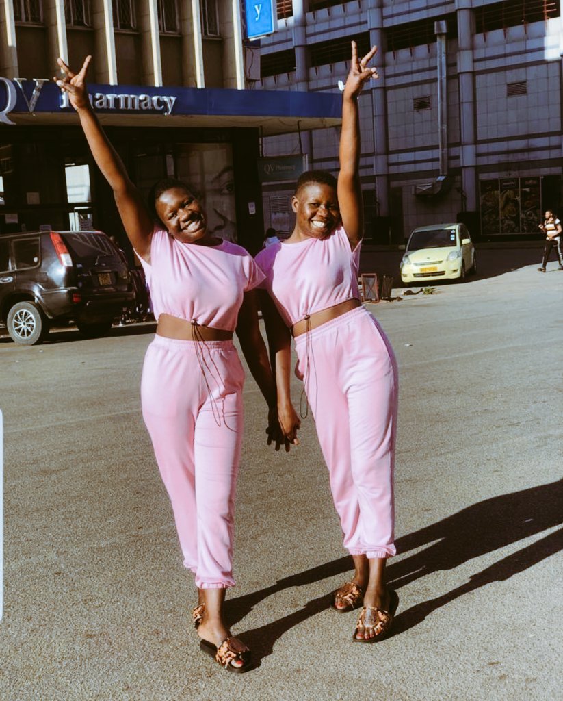 KayTwins1's tweet photo. @CC78641327 @bbmhlanga @ernstosygmailc1 Huyai mutitore tichiripo kkkkkk https://t.co/Qk3FlAHMfA