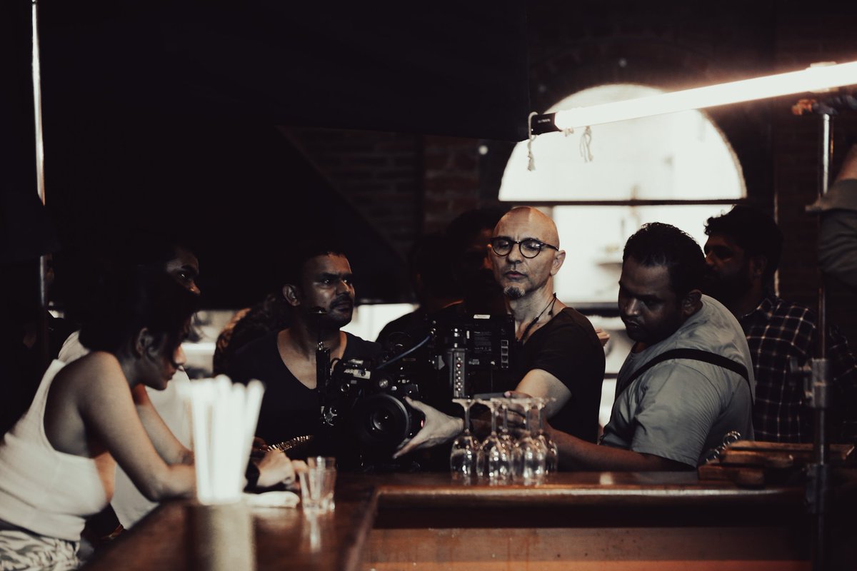 arijit1001's tweet photo. While Shooting BEHIND THE SCENES for " Ek Hatacha Antar" https://t.co/I4QYJRZ0f3
