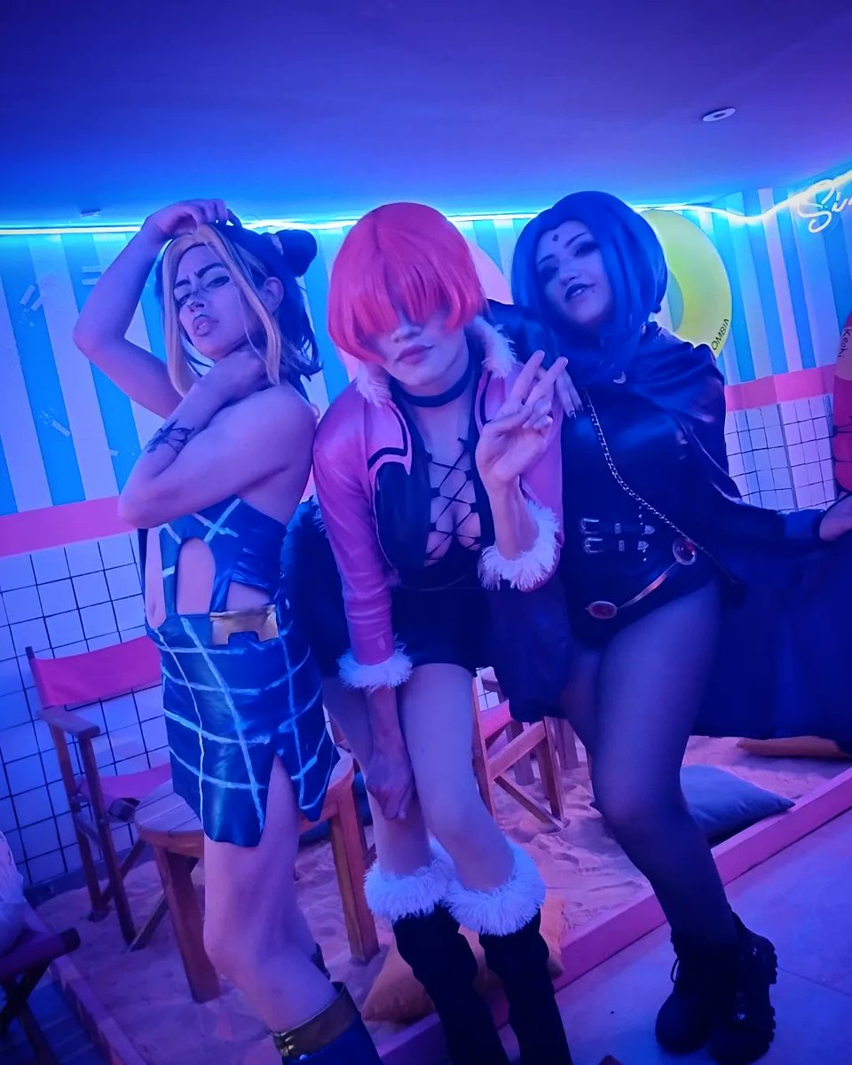 CosplayDreizehn's tweet photo. Night out with besties 🙏😔🎃

#cosplayergirl #raventeentitans #dccomics #jjba #KOF https://t.co/U2v9TJJkAm