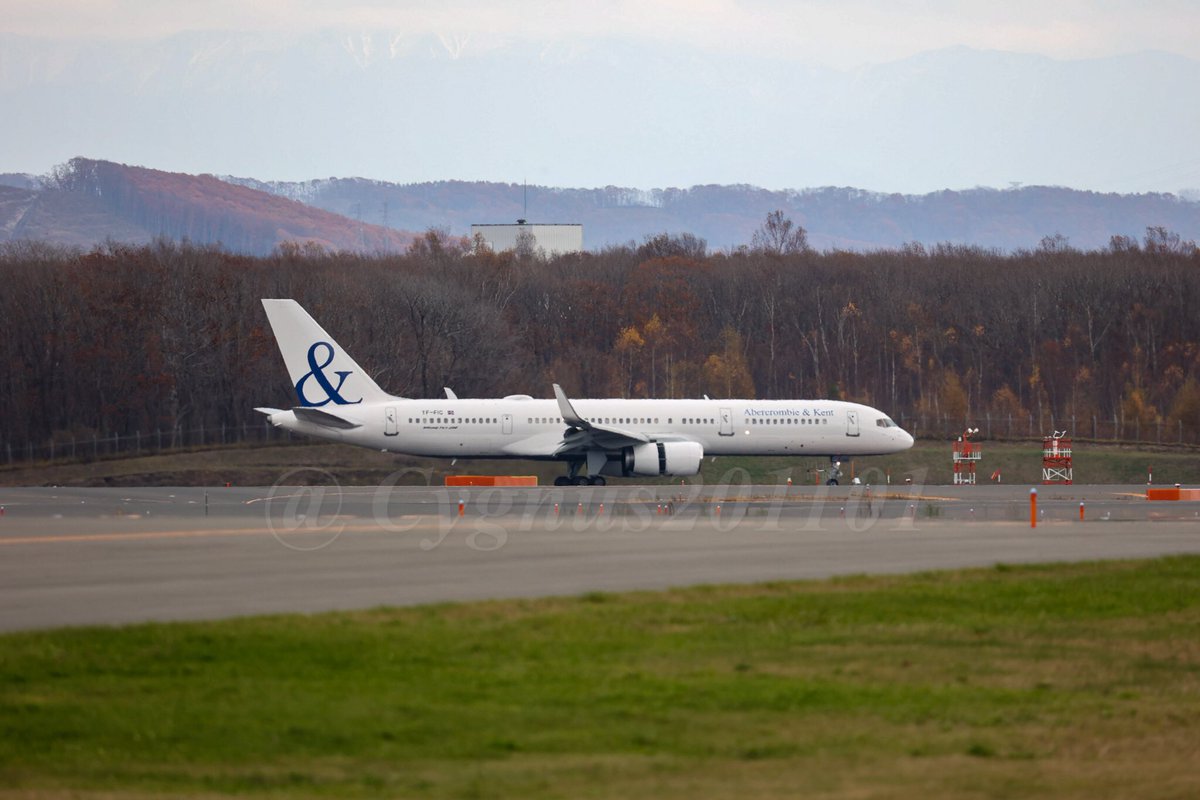 Cygnus201101's tweet photo. TF-FIC
Boeing 757-23N
Icelandair
アンカレッジからお昼過ぎに飛来。
T/Lだったようで1時間ほどで出発していきました。
November 01, 2022
#TFFIC #B752 #Icelandair #CTS #RJCC #新千歳空港 https://t.co/sDc2ntObIJ