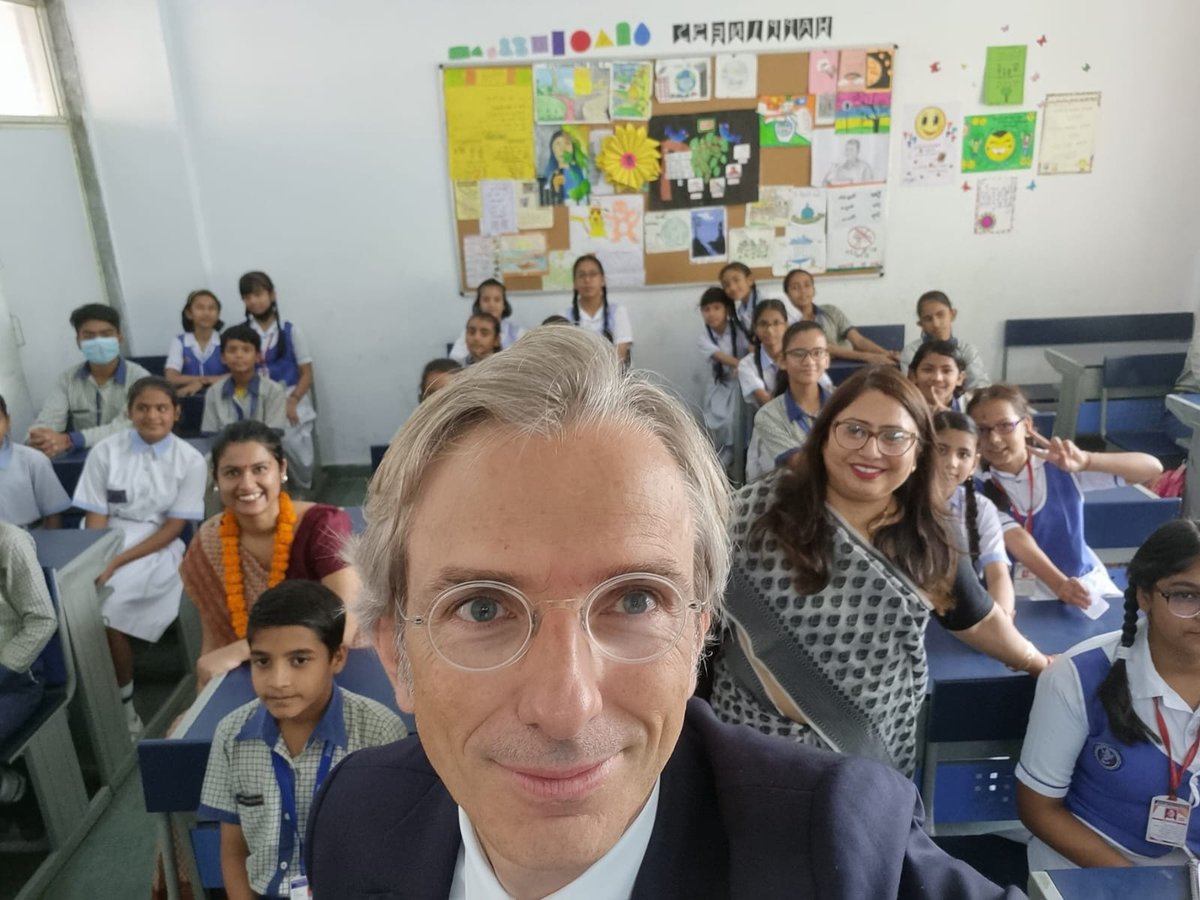 FranceinIndia's tweet photo. Very touched by the warm welcome from students @AmbedkarSoSEKJ!
This is one of the many #Delhi Board schools where French🇫🇷 language courses are now available thanks to our agreement with Delhi Govt @Dir_Education. https://t.co/0gEQNiafHH