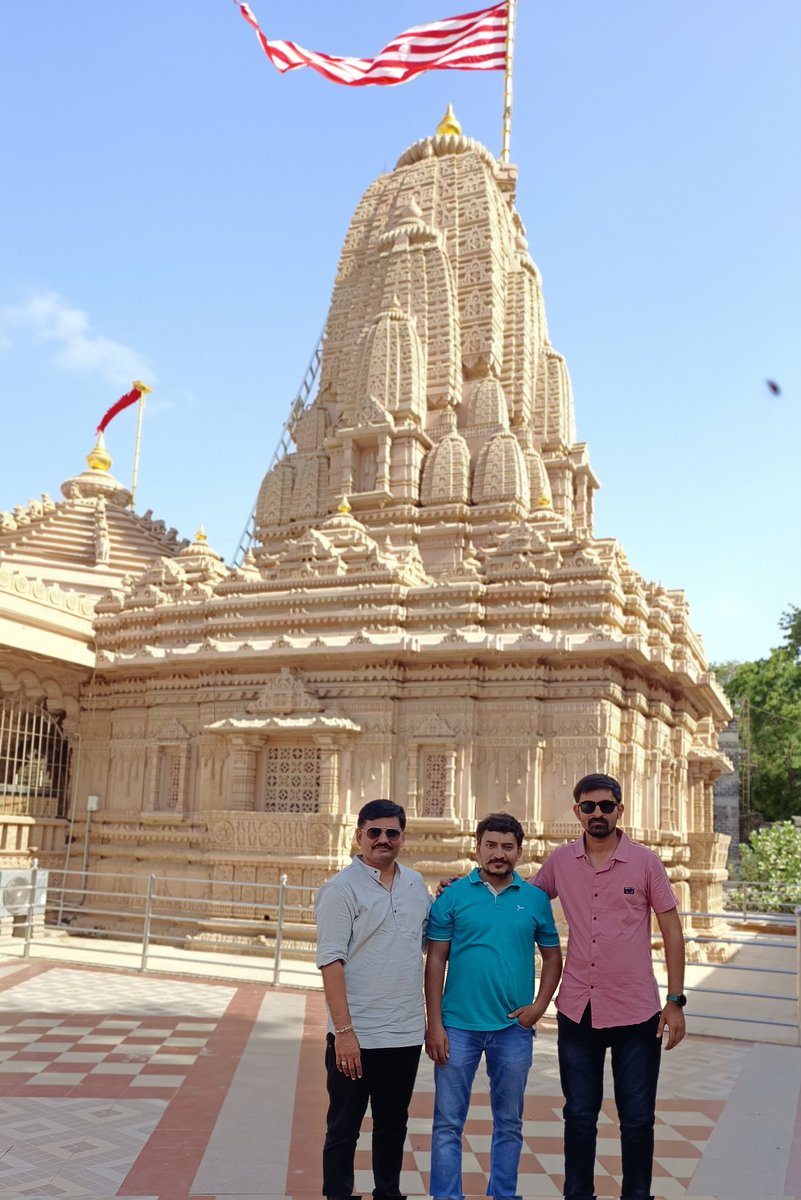 Yuvi_1212's tweet photo. દહેગામ થી ટિકિટ મળવા બદલ ખોબલે ખોબલે અભિનંદન મોટા ભાઈ @YAJadeja 🎉🎊💐💐 જંગી બહુમતી થી વિજય થઈ ગુજરાતના મુખ્યમંત્રી પદ પર બિરાજમાન થાવ તેવી માં આશાપુરાના ચરણો મા વંદના 🙏🏻🙏🏻 

@NiravJoshi0 @hdraval93 @DevendraBhatn10 @devanshijoshi71 @AamAadmiParty @AAPGujarat @PurohitShivaniS https://t.co/084KVCLrBd