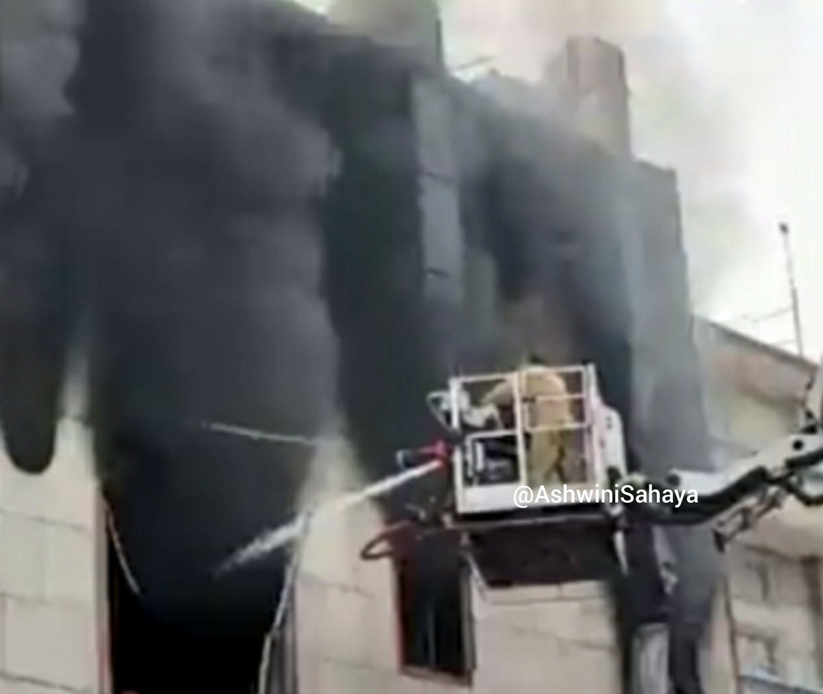 Fire at Delhi's footwear factory, 2 killed 100 workers were working on