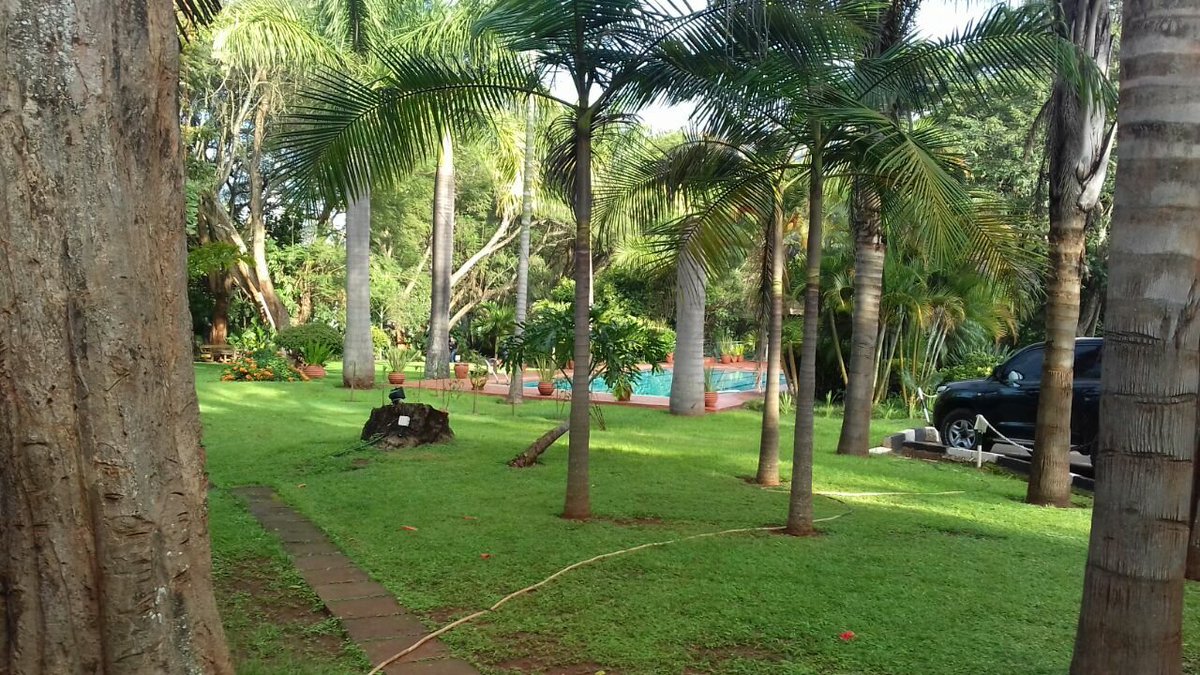 📍OLD MUTHAIGA
A magnificent 6 bedroomed ( 4 ensuite ) double storeyed Ambassadorial house with SQ &amp; Swimming pool, sitting on 1.3 Acres and fronting both Limuru Road and Karura Road ,in Old Muthaiga on sale at kes 240M
0722396160
Linda Mokeira Real Estate 
linda@lindamokeira.com