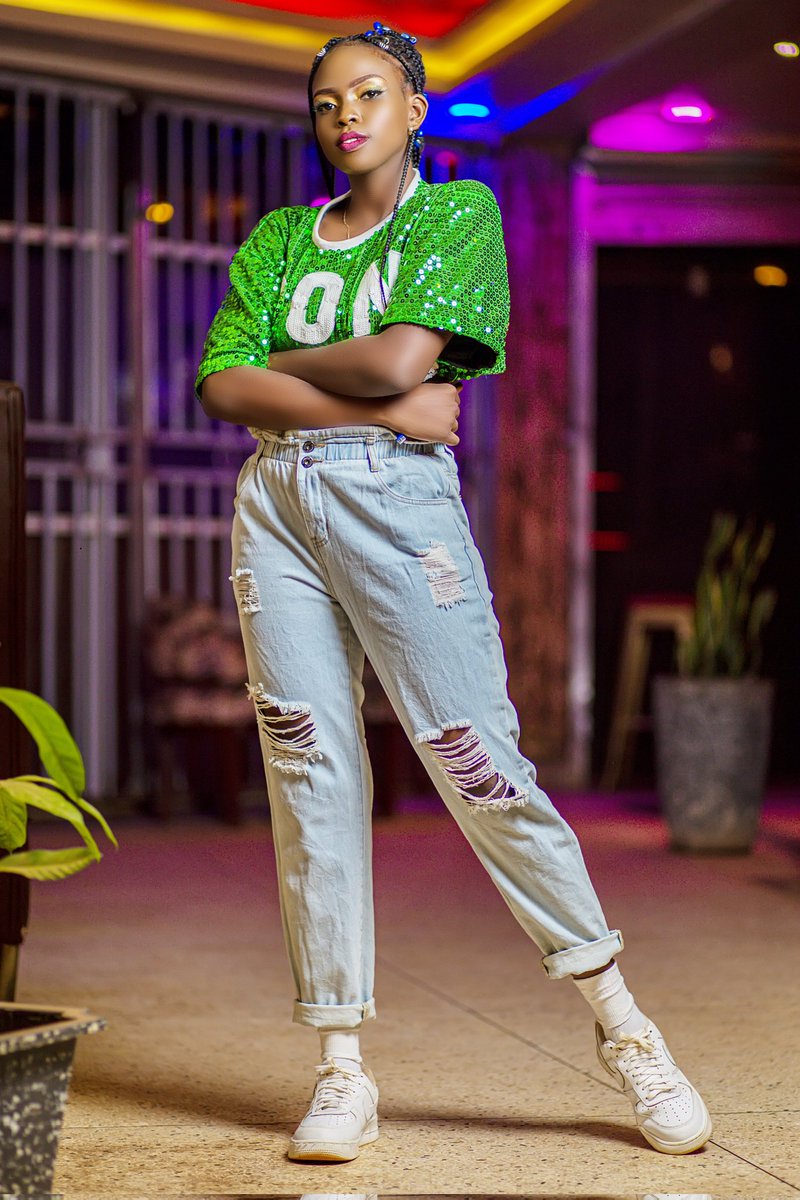 GabbyMirembe's tweet photo. Happy new month Lovely People. 
#leerokukyakala 
#dancingfloor https://t.co/jexlvlVFqR
