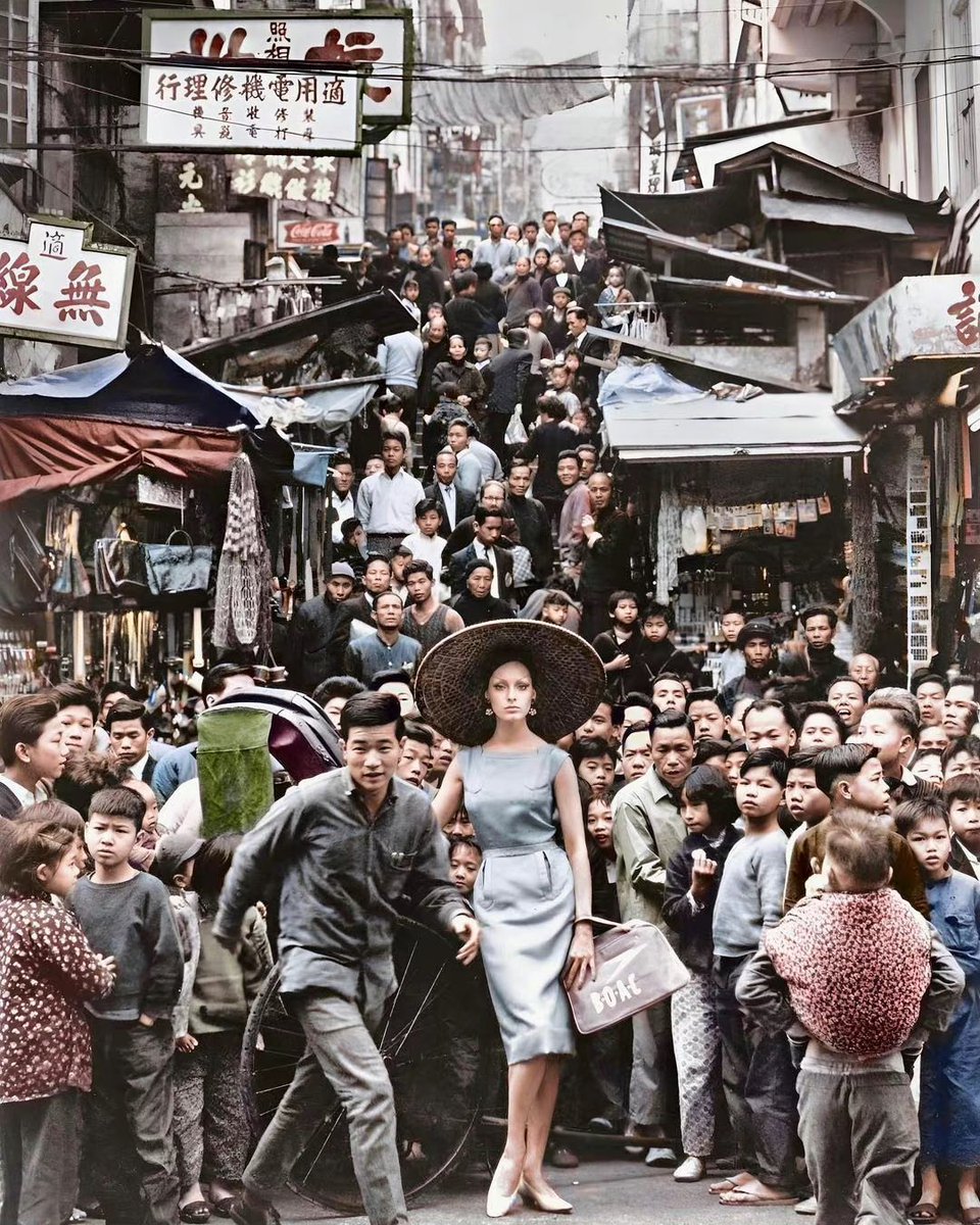 tongbingxue's tweet image. Antonia in Hong Kong，📆 June 1962. 
Advertisement photo of British Overseas Airways Corporation.
📷 By Francesco Scavullo
