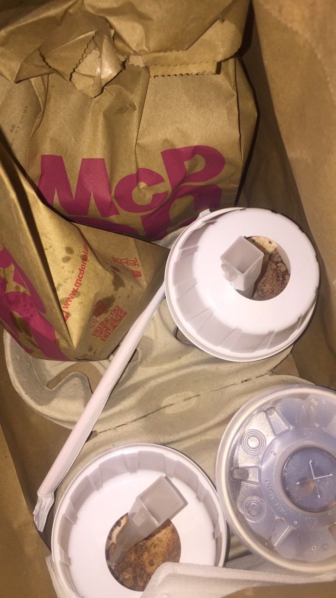 erzhaga's tweet image. ㅤ
[ 📦 ] Pesanan makanan melalui ojek online 
telah dikirim ke alamat @sinnersparkles. 

Penerima : Sha.
Pengirim  : Gentara. 
Catatan   : Dimakan sha-yang. 

ㅤ