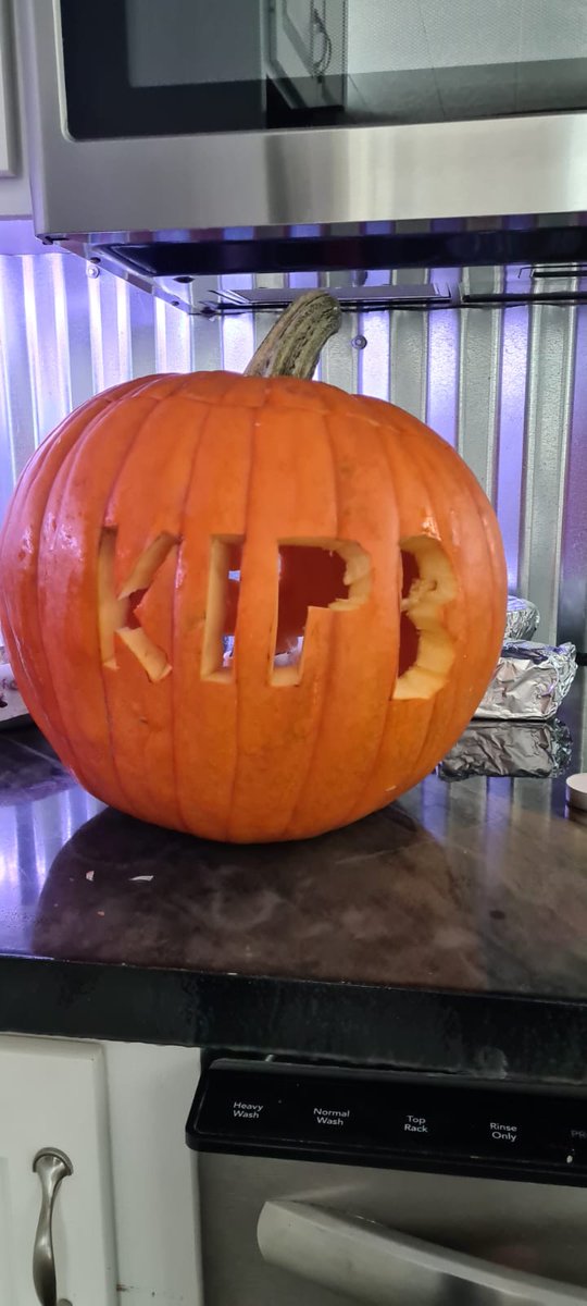KIPiB_ZUT's tweet photo. 🎃🐈⬛👻🪦☠️Trick or treat? #halloween #pumpkin #greenmap https://t.co/WcvM1fTCv6