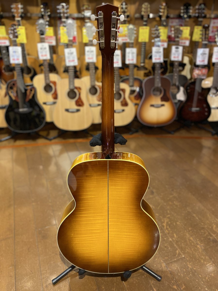 1484shibuya's tweet photo. 【中古商品情報!!】イギリスの名工"Atkin Guitars"が製作した"Jumbo"が中古にて入荷!!エイジド仕上げによるウェザークラックがヴィンテージの雰囲気を醸し出し、古き良きアコースティックサウンドをお楽しみいただけます。#アコギ #atkin《商品ページはコチラ→》https://t.co/ETIQtGW3wE https://t.co/Q2uxqNi6pX