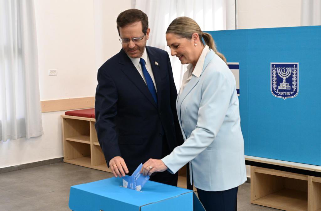 Isaac_Herzog's tweet photo. אני קורא לכל הציבור בישראל: צאו להצביע! אל תוותרו על מימוש הזכות האזרחית החשובה הזאת. הצביעו והשפיעו! https://t.co/uq6C254tNR