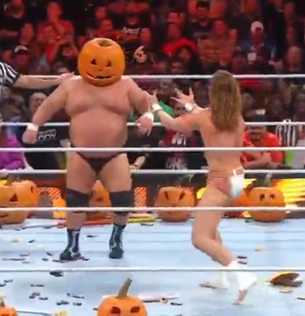 Frds_ofsqrd_cir's tweet photo. Next year when I show up to the Halloween party I better look this sexy!! #wweotis #Halloween2022 #dadbodgod https://t.co/M3LhRkXHJw