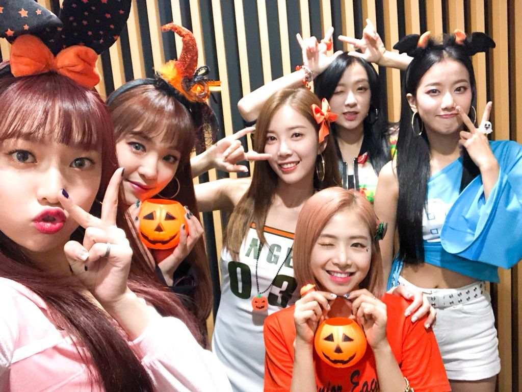APRILdiary_'s tweet photo. #APRIL 🎃🧡 https://t.co/8c9p5gSg1O