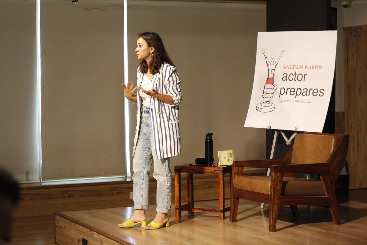 shweta_official's tweet photo. Although I am a student of #acting and #cinema myself, I conducted a lecture on acting with the diploma students of acting @actorprepares https://t.co/Jz9xOAuZft