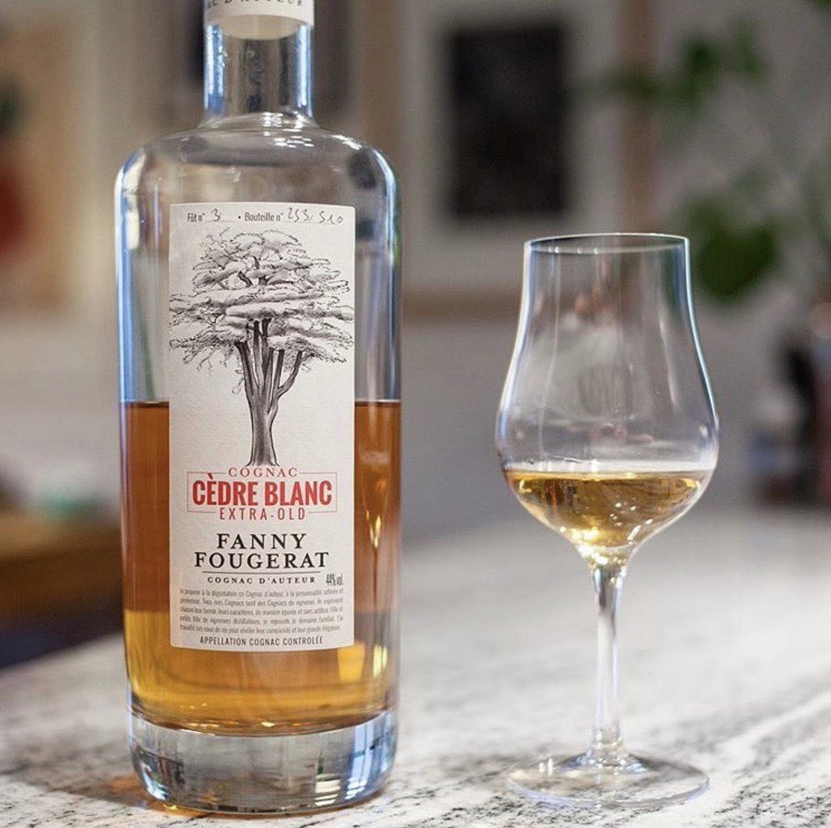 WorldCognacClub's tweet photo. Cognac Fougerat Fanny Cèdre Blanc Extra Old Cognac combines centuries of tradition with the best of modernity. 

📸 @l271828win
#cognaclovers #cognaclife #lifestyle #worldcognacclub #luxury #vsop #cognac #cognacfougeratfanny #fannyfougerat #cognacdauteur #borderies #cedreblanc https://t.co/ZqCLGg7DiQ