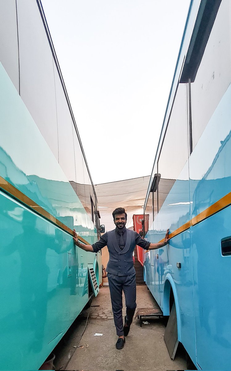Manit Joura (@manitjoura) on Twitter photo It's not the Van who makes the Man,
Its the Man who makes the Van.
Said none other then our beloved <a href="/iamsrk/">Shah Rukh Khan</a> sir1♥️
#k333 It's not the Van who makes the Man,
Its the Man who makes the Van.
Said none other then our beloved <a href="/iamsrk/">Shah Rukh Khan</a> sir1♥️
#k333