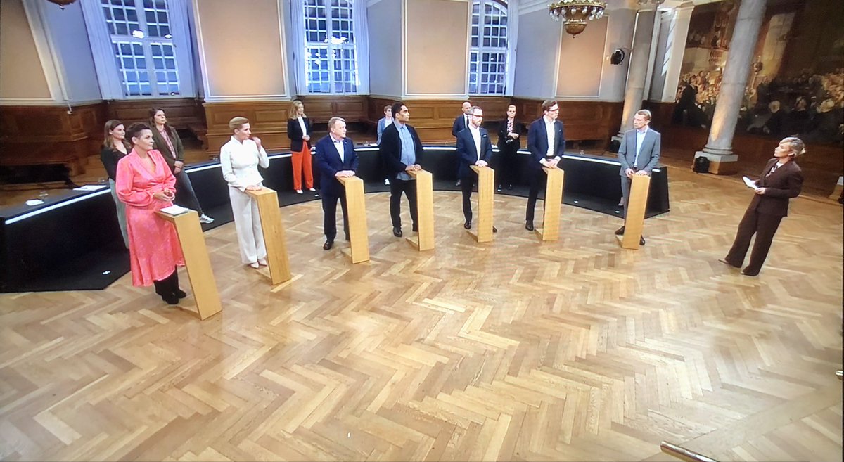 kbhprof's tweet photo. Rekrutteringskrisen på velfærdsområdet var i den grad på dagsordenen ved den sidste store valgdebat på @tv2danmark 🔥 @DanskeProf har lanceret 18 helt konkrete forslag, som #dkpol gerne må lade sig inspirere af efter valget ❌👇 #uddpol #kbhprof #phudd https://t.co/A0UstAwsUP https://t.co/a3uxseYDLY