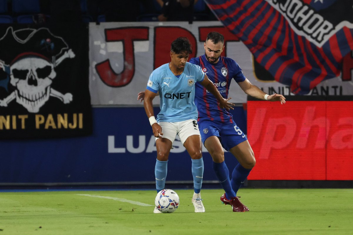 pjcityfc's tweet photo. Action shots against Johor Darul Ta’zim FC at Sultan Ibrahim Stadium last night.

#YakiniLokal #ThePhoenix #QNET https://t.co/GIPg8qhv93