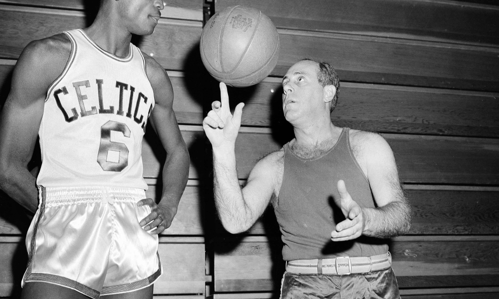 HistoryStation1's tweet photo. #Today #01November #Year1950
Sports History:
Celtics' forward Chuck Cooper becomes first African American to play in the NBA in Boston's 107-84 loss at Fort Wayne Pistons; future Hall of Famer Bob Cousy also debuts for Celtics https://t.co/iokCXv1ulj