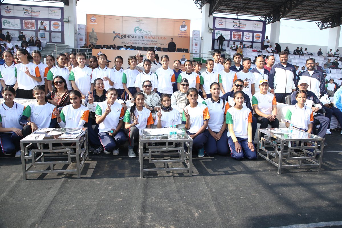 IOCL_NRPL's tweet image. #DehradunMarathon2022 flagged-off by honorable CM, Uttarakhand in the presence of many dignitaries DGP UK, ED(NRPL), Padamshree Kailash Kher etc. Co-sponsored by IOCL Pipelines Div @IOCL_NRPL aims towards deeper community engagement in UK.
#RunAgainstDrugs #RunForUnity
@iocl_plho