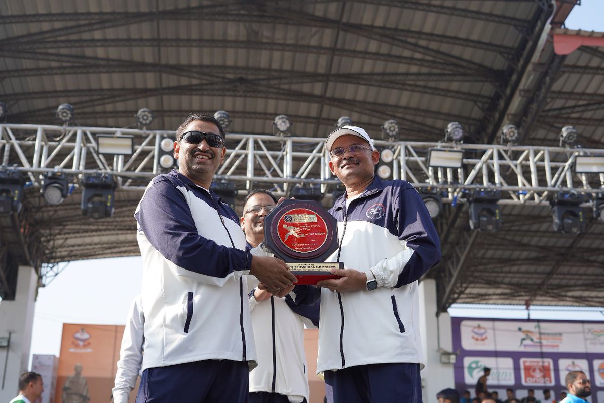 IOCL_NRPL's tweet image. #DehradunMarathon2022 flagged-off by honorable CM, Uttarakhand in the presence of many dignitaries DGP UK, ED(NRPL), Padamshree Kailash Kher etc. Co-sponsored by IOCL Pipelines Div @IOCL_NRPL aims towards deeper community engagement in UK.
#RunAgainstDrugs #RunForUnity
@iocl_plho