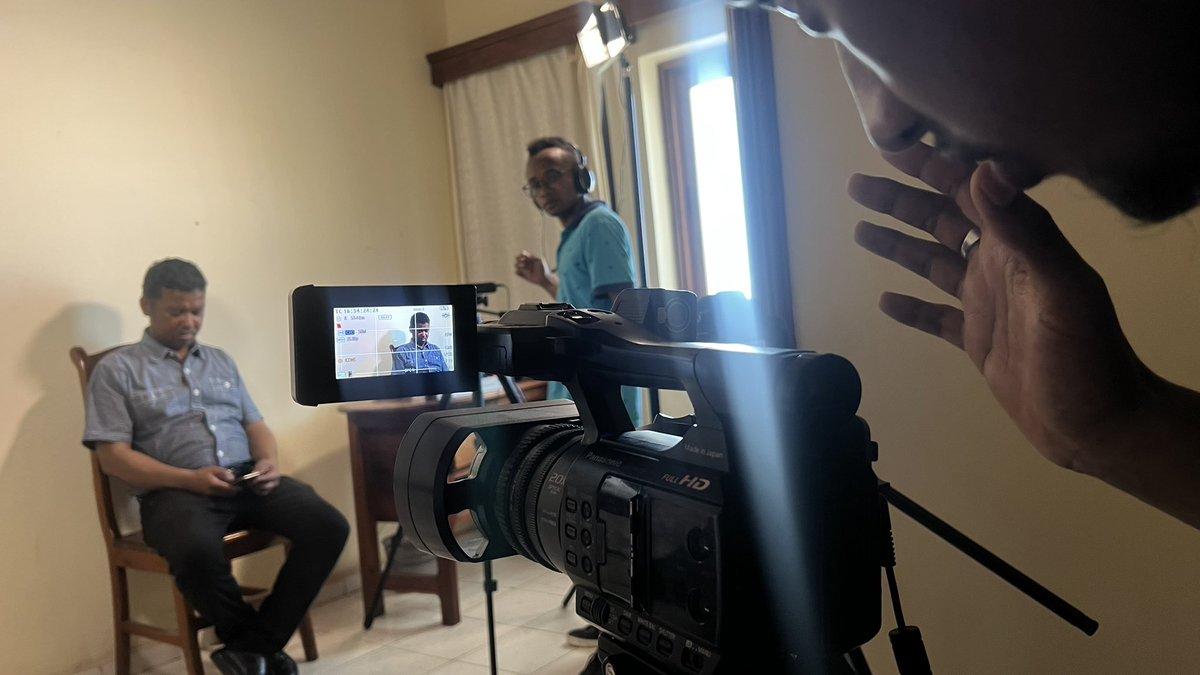 #TVM2022 || 

Une synthèse des présentations de Tana et de Tulear. #TanyVao2022 

ITV de @SamuelF_Sanchez (IMAF – Univ. Paris I) et B. RIVOLALA (IMATEP, ROR) qui reviennent sur leurs différences interventions dans le cadre de <a href="/TanyVao/">Tany Vao Université d'été en sciences sociales</a> 2022. 
#Madagascar #Tulear