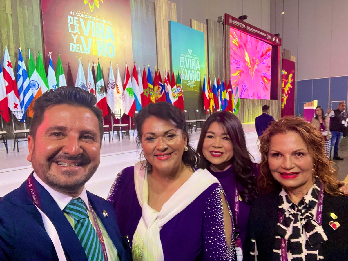 Oficialmente inaugurado el 43 Congreso Internacional del Vino 🍷 <a href="/OIV_int/">OIV</a> @OIV2022mx con la presencia del Secretario <a href="/vmva1950/">Víctor Villalobos Arámbula</a> y la Gobernadora <a href="/MarinadelPilar/">Marina del Pilar</a>. Contento de ver a tantos amigos <a href="/provino_bc/">Provino Baja California</a> productores del Valle de Guadalupe y muchos rincones del mundo 🌎. ¡Éxitos!
