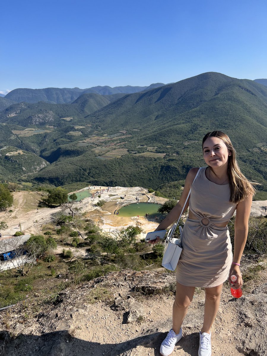 marthadavalosf's tweet photo. Terminando octubre muy feliz💫 https://t.co/V2oodGJUMm