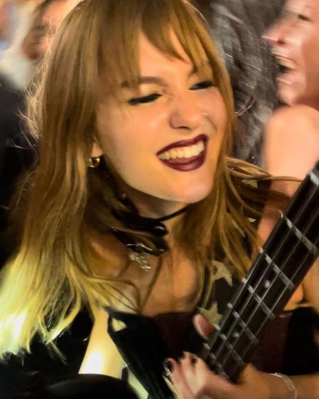 IM THE VIC WITH BURGUNDY LIPSTICK WORSHIPPER