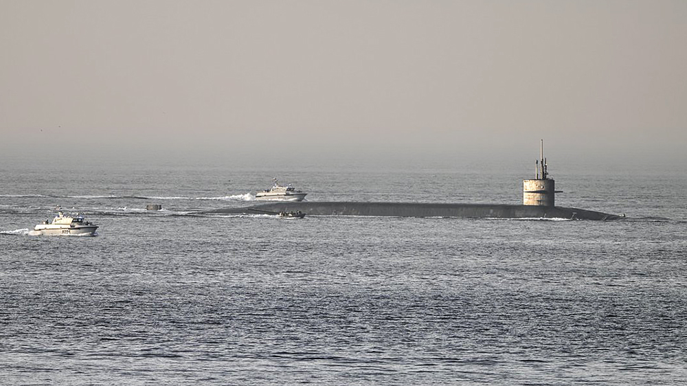 HMS Cutlass and HMS Dagger escort 🇺🇸US Ohio class submarine into #Gibraltar this morning. Via @dparody