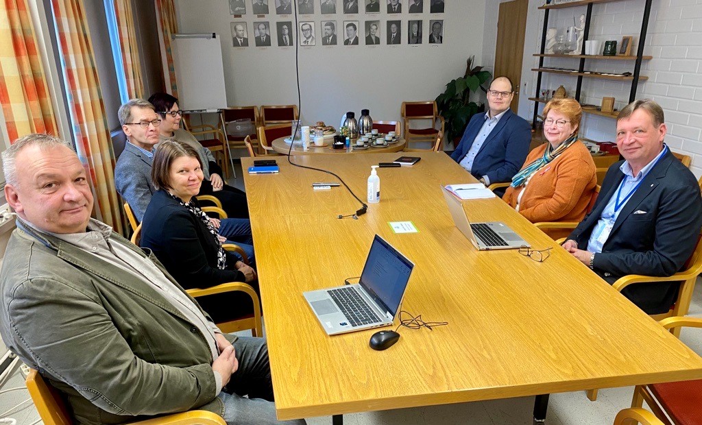 Kärkölän Kunta (@karkolankunta) on Twitter photo Päijät-Hämeen hyvinvointialueen johtaja <a href="/VirolainenPetri/">Petri Virolainen</a> on tänään <a href="/KarkolanKunta/">Kärkölän Kunta</a> kunnan vieraana keskustelemassa hyvinvointialueen valmistelun tilanteesta.
@paijatsote #hyvinvointialue #päijätha
paijatha.fi Päijät-Hämeen hyvinvointialueen johtaja <a href="/VirolainenPetri/">Petri Virolainen</a> on tänään <a href="/KarkolanKunta/">Kärkölän Kunta</a> kunnan vieraana keskustelemassa hyvinvointialueen valmistelun tilanteesta.
@paijatsote #hyvinvointialue #päijätha
paijatha.fi