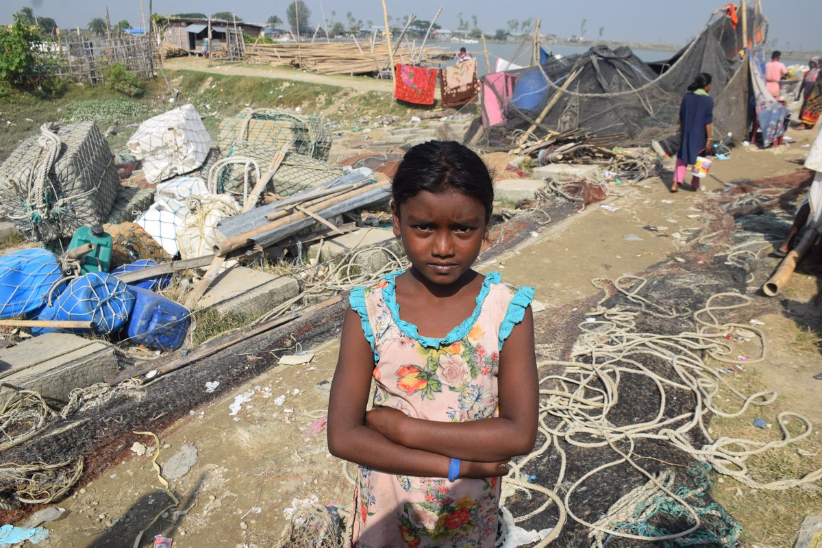 ri_montu's tweet photo. These children from the fishing village of Chittagong, #Bangladesh lost their books in #cyclonesitrang. They are worried about education. No books, no house to live in, no place to study at home, taking 3 meals a day is becoming difficult.
#ClimateCrisis #LossAndDamage #COP27 https://t.co/nCWddmRzrk