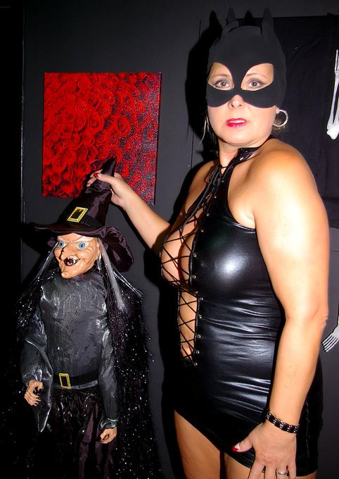 Catwoman Halloween    https://t.co/524Zli1MUW https://t.co/jWfHdQGlYi<a href="/tag/camgirl"class="tags"><span>#camgirl</span></a>