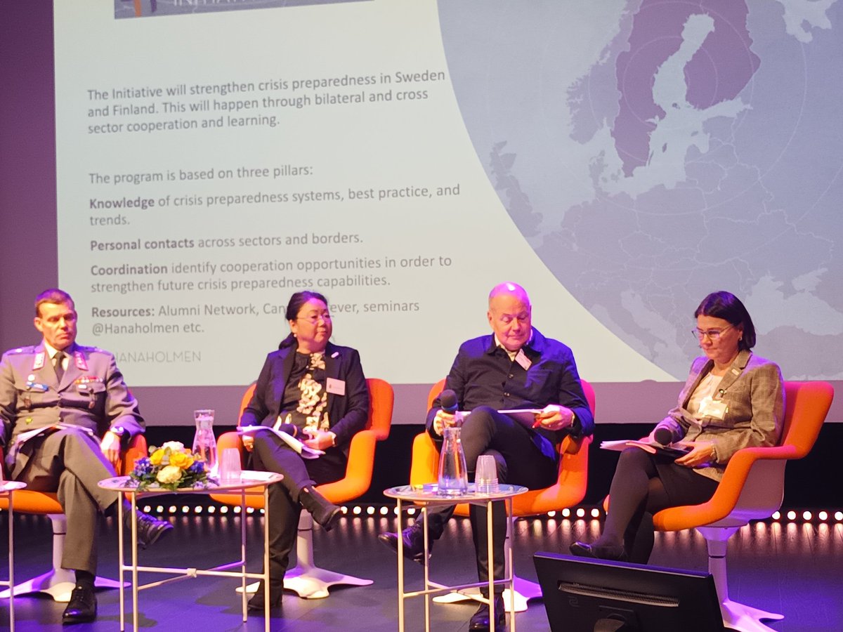 Colleagues Rainer Peltoniemi, Eeva Vahtera, Morgan Olofsson and Jenny Knuthammar discussing what we have learned during the brilliant Hanaholmen Initiative 😊 
<a href="/OlofssonMorgan/">Morgan Olofsson</a> <a href="/vahteraeeva1/">vahteraeeva</a> <a href="/Hanaholmen/">Hanasaari-Hanaholmen</a> #preparedness #resilience #civildefense