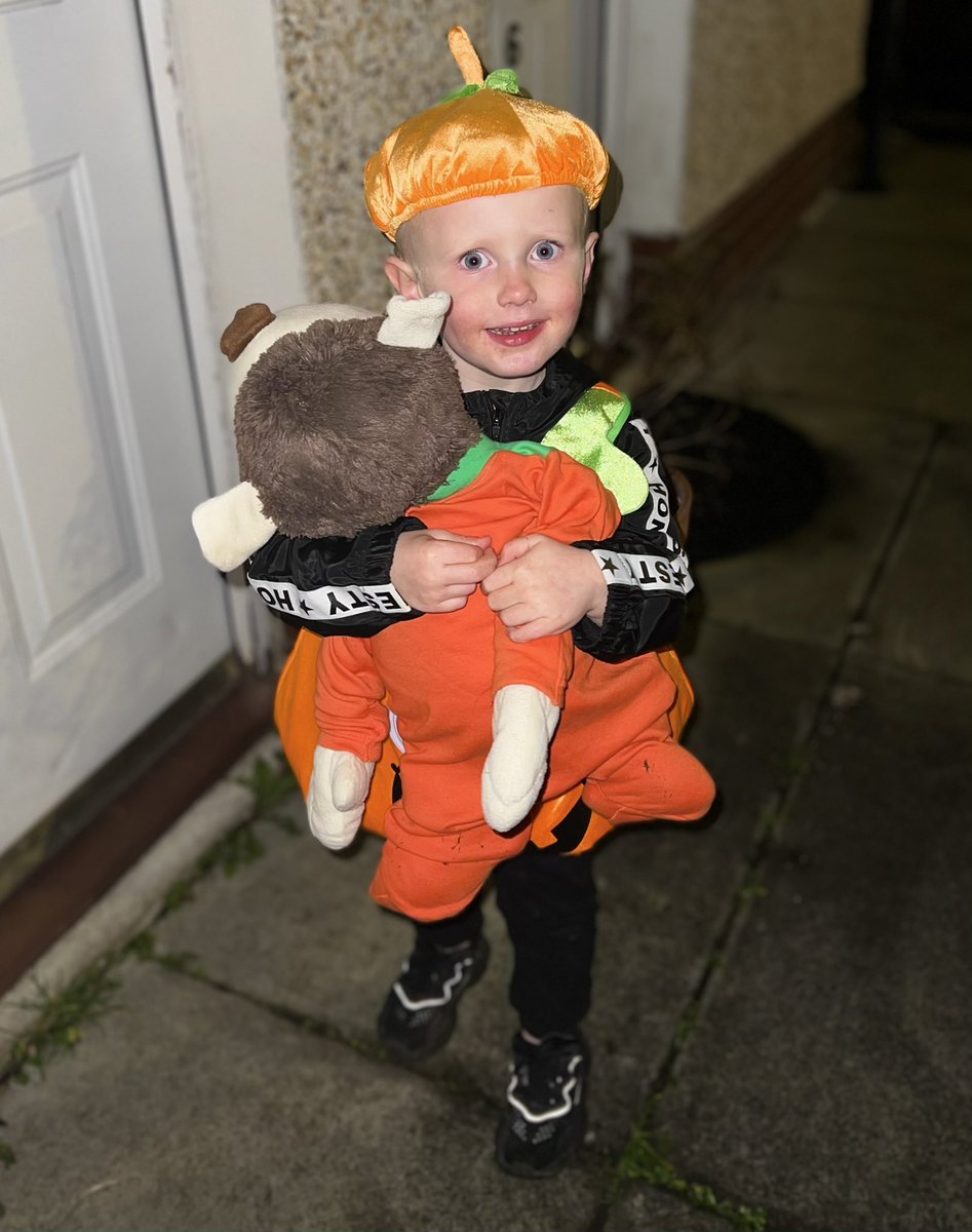 FBellaBforsyth's tweet photo. B had such an amazing night last night out for Halloween with “Cheeky the Monkey” from nursery for a sleepover❤️ @bant_nursery https://t.co/X3LQtC5MF3