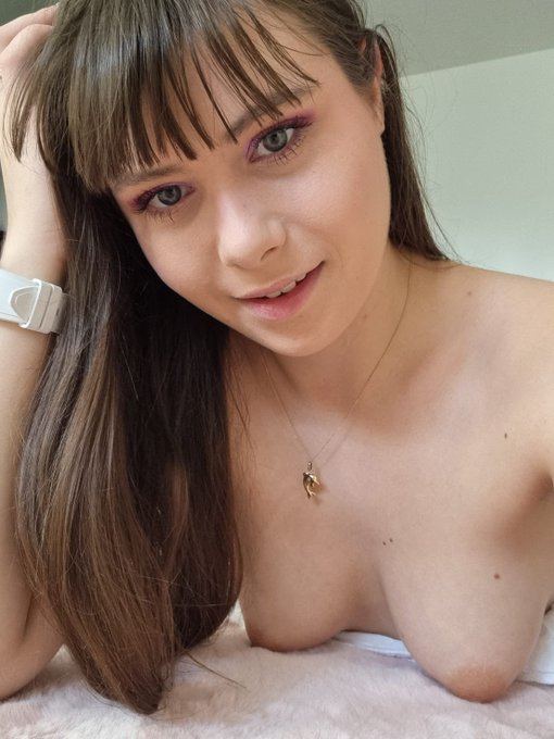 Gros bisous 😘 #MLRGIRLS  ➡️https://t.co/6ah3NFob4x ➡️https://t.co/jr2bn76D18 ➡️https://t.co/Q39vPFgyJy ➡️<a href="/tag/mlrgirls"class="tags">#MLRGIRLS</a>