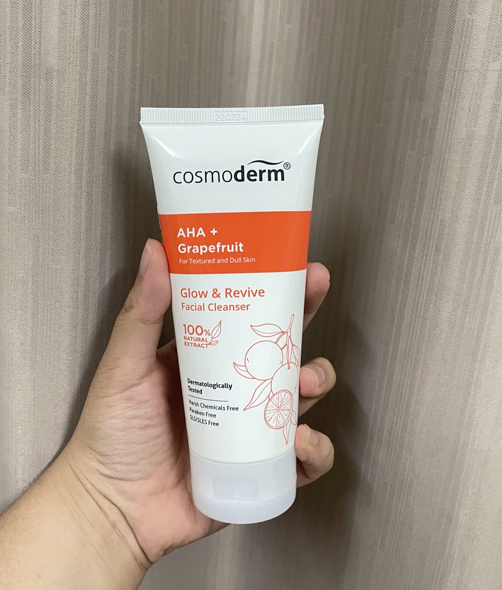 ketengahketepi's tweet photo. tahu tak Cosmoderm ada keluarkan new cleanser?😭3 jenis Cosmoderm keluarkn!Laju2 i grab cleanser baru ni dekt Guardian!Been using Cosmoderm for long term tk pernh mengecewakan🫶🏻this is my first skincare masa teenager.Yg baru ni ada AHA,Vitamin B5, &amp; BHA. Cari cept dekt Guardian! https://t.co/3TzEZia9RZ
