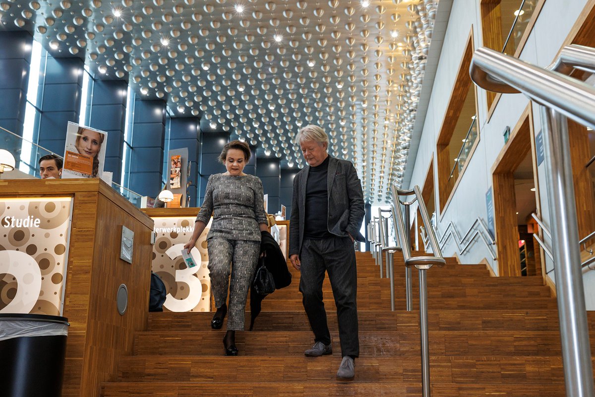 Iedereen moet digitaal mee kunnen doen. Daarom zijn er door het hele land informatiepunten die mensen ondersteunen in digitale vaardigheden. Waar loopt men tegen aan en wat kan ik hier aan doen? Dat hebben we besproken in de prachtige bibliotheek van Amersfoort <a href="/BiebEemland/">Bibliotheek Eemland</a>