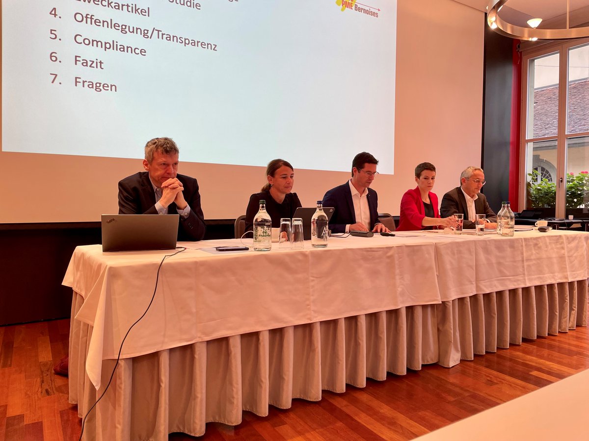 BernerKMU's tweet photo. Die MK ist gestartet - überparteiliche Lösungsansätze für einen effizienten und starken @KantonBern @kanton_bern @FairIstAnders @simonryser @AndreaDeMeuron @EigenmannSibyl @larsguggisberg #gemeinsam #zämesimerstarch
https://t.co/YrmyTalTZW https://t.co/eDGpCNlA8D